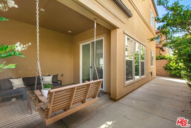20659 W Beech Circle, Porter Ranch CA: https://media.crmls.org/mediaz/5ce04332-fc9c-47e8-b5ad-108040a220a0.jpg
