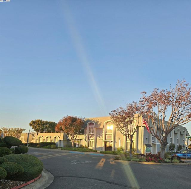 4141 Deepcreek, Fremont CA: https://media.crmls.org/mediaz/5ce0d05d-ab4d-49b7-8083-8c1638df3e16.jpg