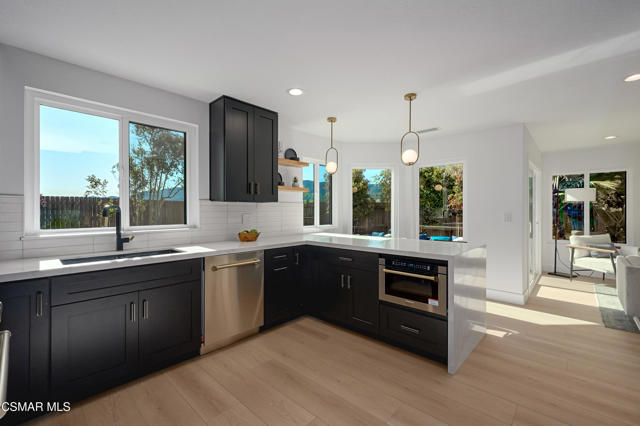 574 Nicole Drive, Newbury Park CA: https://media.crmls.org/mediaz/5ce15701-f3c3-4577-9aa3-b3c86094e996.jpg
