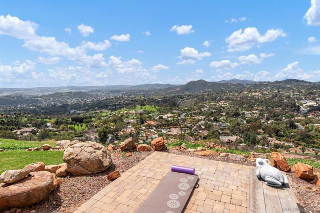 15484 Markar Rd, Poway CA: https://media.crmls.org/mediaz/5ce167ae-2ef3-468a-83ee-a6e2305e1680.jpg