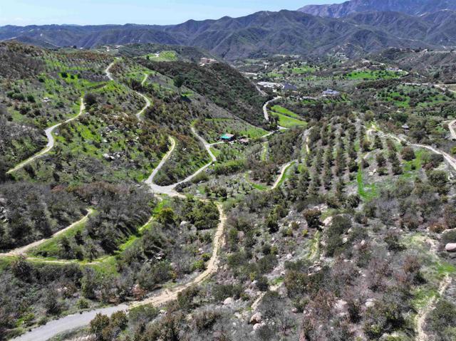 2339 Green Valley Rd, Fallbrook CA: https://media.crmls.org/mediaz/5ce1e220-909f-462f-a9b7-1380b9d804a3.jpg