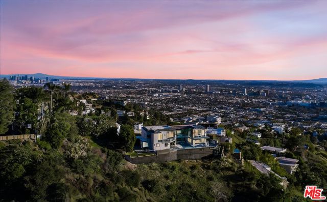 1565 Haslam Terrace, Los Angeles CA: https://media.crmls.org/mediaz/5ce20ad3-0dfe-42fd-8d55-4079c4cef7dd.jpg