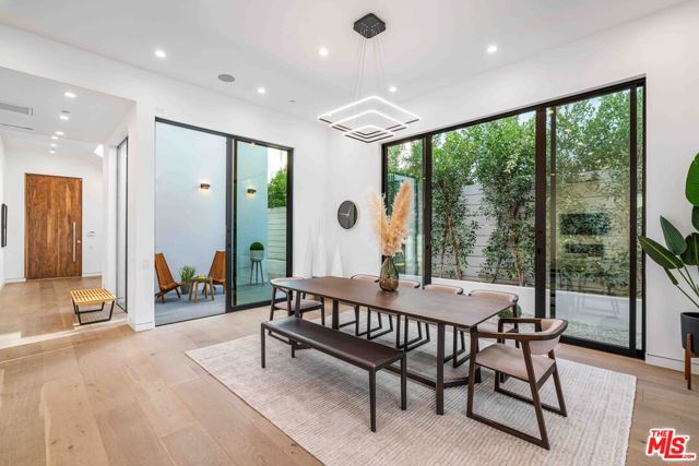832 N Sierra Bonita Avenue, Los Angeles CA: https://media.crmls.org/mediaz/5ce245b4-4989-4ec5-8e5e-7ce90619faa5.jpg