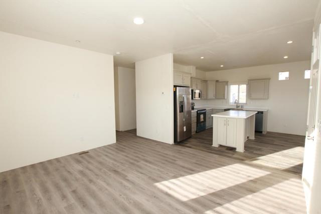 2055 Rucker Avenue, Gilroy CA: https://media.crmls.org/mediaz/5ce26916-e382-4cc6-ad51-dbd0ceb56fe3.jpg