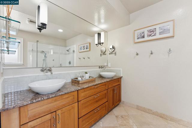 347 Valley View Rd, Pleasant Hill CA: https://media.crmls.org/mediaz/5ce38f4c-1d83-4eeb-9ca4-d5d13dd1de7c.jpg