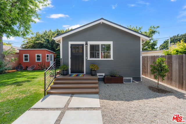 607 S Orange Drive, Los Angeles CA: https://media.crmls.org/mediaz/5ce3a104-8257-47ac-9038-21062c5b7bcb.jpg
