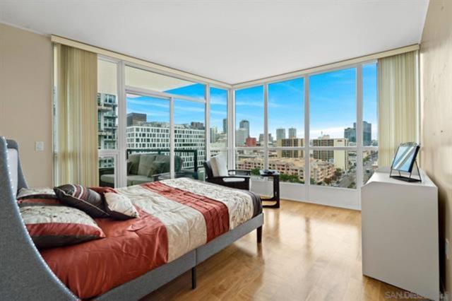555 Front St, San Diego CA: https://media.crmls.org/mediaz/5ce3e1a9-4d8c-4be6-9648-4c0a7a89c182.jpg