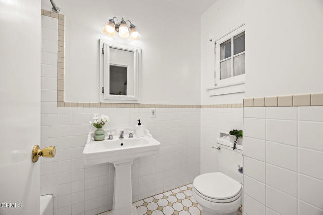 Detail Gallery Image 26 of 46 For 1870 Brigden Rd, Pasadena,  CA 91104 - 3 Beds | 2 Baths