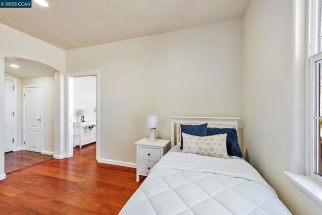 237 Dutra Vernaci Dr, Union City CA: https://media.crmls.org/mediaz/5ce457a0-cfe6-41d3-9958-2a8a9e03ed8b.jpg