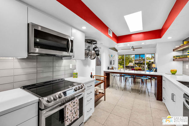 2380 S Skyview Drive, Palm Springs CA: https://media.crmls.org/mediaz/5ce460a5-d38d-479e-81e0-fb22430de23e.jpg