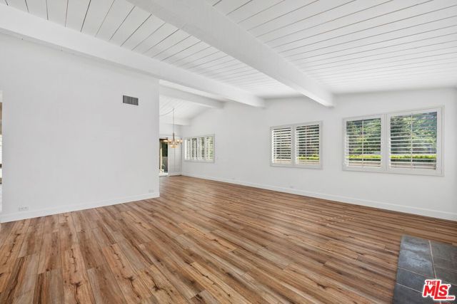 1224 El Hito Circle, Pacific Palisades CA: https://media.crmls.org/mediaz/5ce4c1b2-9c8e-48a7-ad2e-c4db00ebb580.jpg