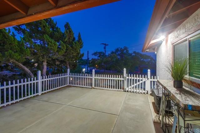 444 Victoria Place, Vista CA: https://media.crmls.org/mediaz/5ce51421-0120-408c-ac6a-d3d66849e4bf.jpg