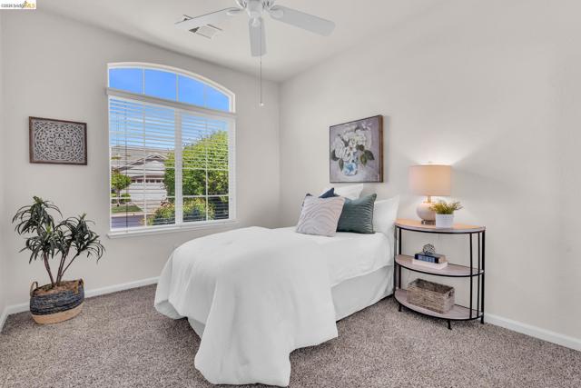 1124 Jonagold Way, Brentwood (CC) CA: https://media.crmls.org/mediaz/5ce56741-68b1-4046-b6af-5589fba00377.jpg