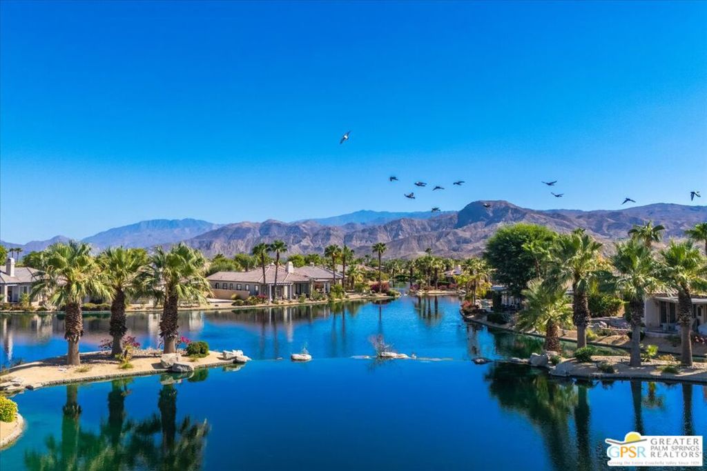 https://media.crmls.org/mediaz/5ce68366-a34a-4b07-a656-9075b2ea00a6.jpg?preset=X-Large