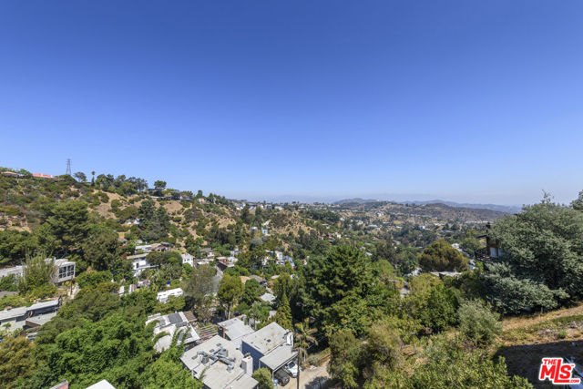 8581 Cole Crest Drive, Los Angeles CA: https://media.crmls.org/mediaz/5ce77e3d-c20f-4678-9c01-84ba9897ede2.jpg