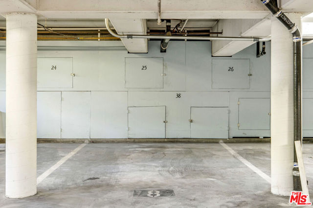 930 3rd Street, Santa Monica CA: https://media.crmls.org/mediaz/5ce793c9-9e3a-4338-b854-008160d0064b.jpg