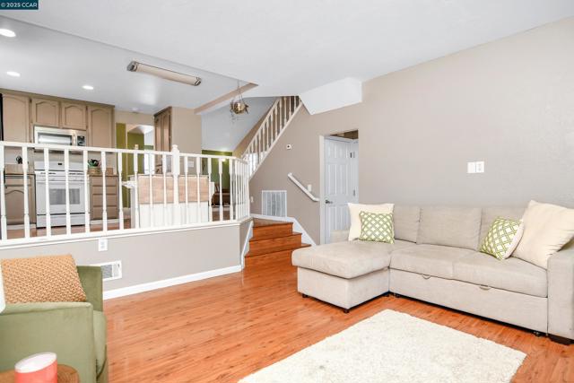 5008 Brookhaven Way, Antioch CA: https://media.crmls.org/mediaz/5ce7e486-aa8b-42ca-a3af-46169fd9f757.jpg