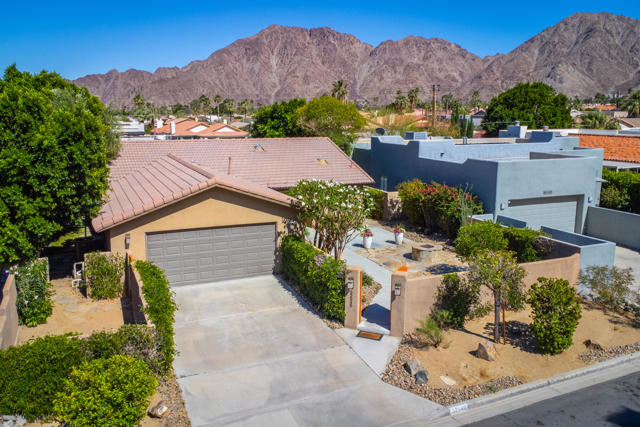 52540 Avenida Juarez, La Quinta CA: https://media.crmls.org/mediaz/5ce82515-acf9-4a45-bdd1-bb371ab6aa7f.jpg