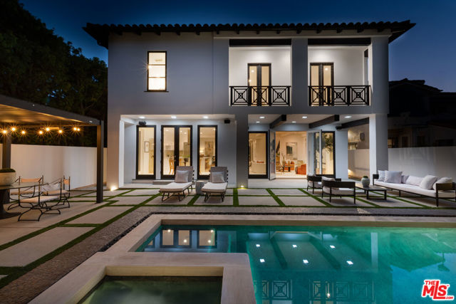 526 N Plymouth Boulevard, Los Angeles CA: https://media.crmls.org/mediaz/5ce871a4-f153-4e6f-a684-d04b7bf25968.jpg