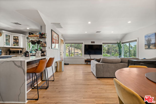 5810 Burwood Avenue, Los Angeles CA: https://media.crmls.org/mediaz/5ce89d3a-e2d5-4fa7-a76e-4880c5d4e25a.jpg