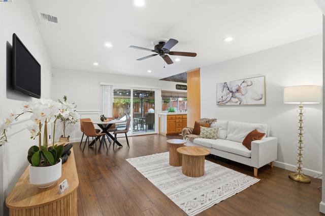 4490 Buckthorn Ct, Concord CA: https://media.crmls.org/mediaz/5ce8cdc8-187a-4066-bfe1-7c030032070a.jpg