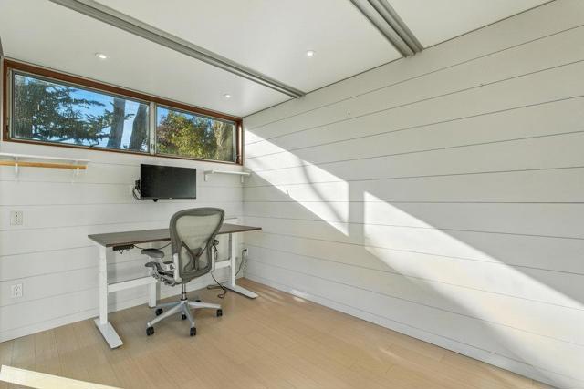 430 Marine Boulevard, Moss Beach CA: https://media.crmls.org/mediaz/5ce94860-772a-4522-91b5-a6a5369826f6.jpg