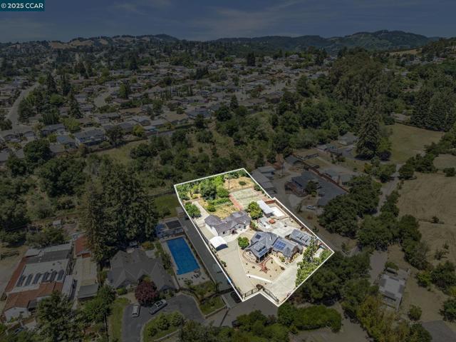 18127 Madison Ave, Castro Valley CA: https://media.crmls.org/mediaz/5ceab1c2-b211-4429-bdbd-0e68a1884be7.jpg
