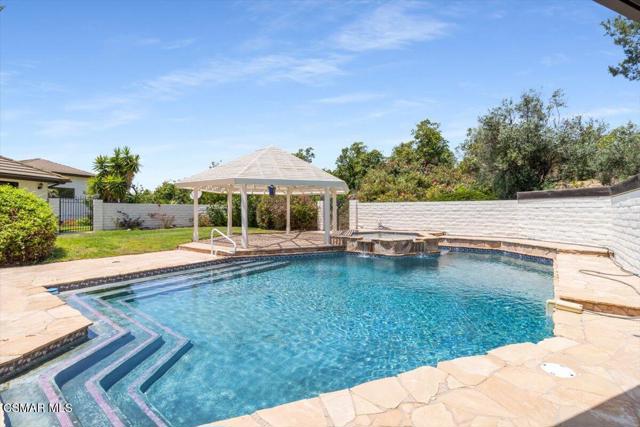 8445 Roseland Avenue, Moorpark CA: https://media.crmls.org/mediaz/5ceb05c3-17ec-438a-b563-e12e951ed60d.jpg