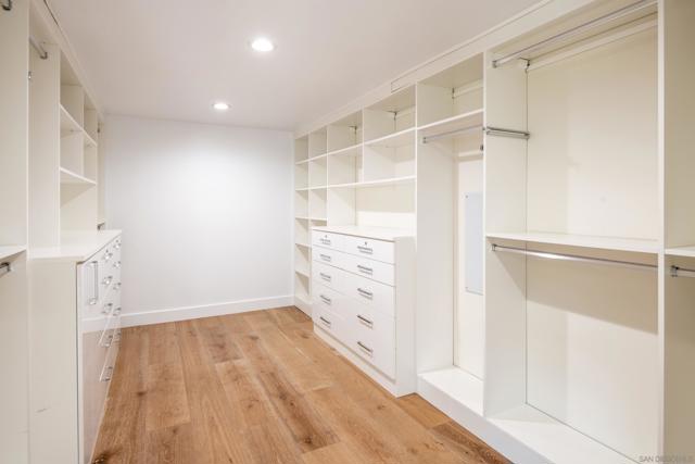 2641 Costebelle Dr, La Jolla CA: https://media.crmls.org/mediaz/5cebabff-9540-48f1-ae74-cddd201231ed.jpg