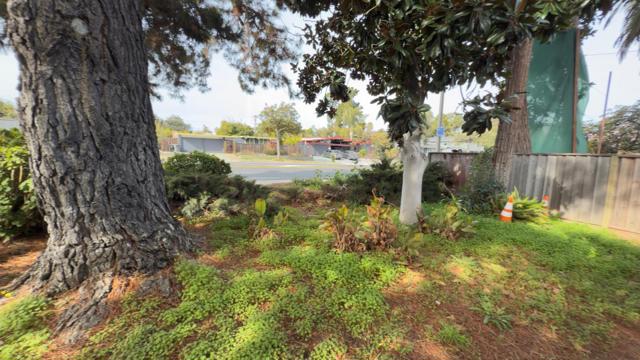 909 Elizabeth Way, Sunnyvale CA: https://media.crmls.org/mediaz/5cebd281-5768-4c37-8026-06778b01c225.jpg
