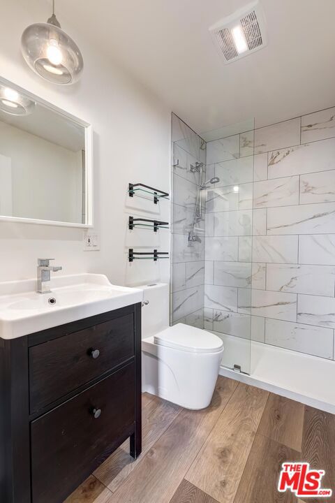 4417 Campbell Drive, Los Angeles CA: https://media.crmls.org/mediaz/5cebf164-44f0-4325-b577-cb6e17e323ba.jpg