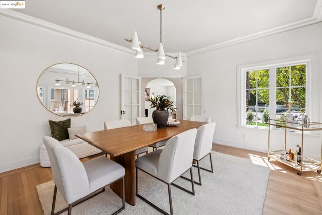101 Palm Dr, Piedmont CA: https://media.crmls.org/mediaz/5cec21fc-ae92-453e-bc53-c837ee5438f2.jpg