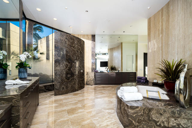 79525 Tom Fazio N Lane, La Quinta CA: https://media.crmls.org/mediaz/5cec5b88-504a-454a-8cba-8f8e33b8a5e7.jpg
