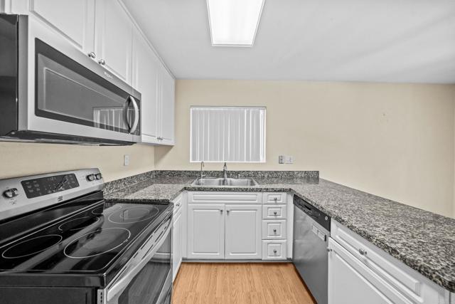 Detail Gallery Image 13 of 47 For 17075 W Bernardo Dr #208,  San Diego,  CA 92127 - 2 Beds | 2 Baths