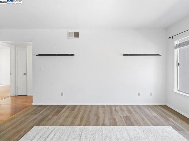 56 Edgewood Ct, Daly City CA: https://media.crmls.org/mediaz/5ceced99-1a6a-4e29-aa56-b99b3b9a9e06.jpg
