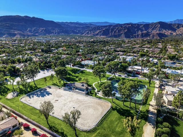 40440 Morningstar Road, Rancho Mirage CA: https://media.crmls.org/mediaz/5cecfa98-be96-43cf-bff5-936ae6cc773d.jpg