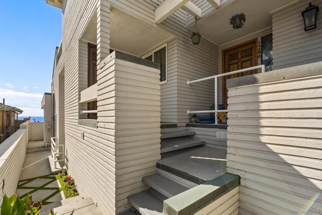 1288 Seacoast Dr., Imperial Beach CA: https://media.crmls.org/mediaz/5ced4da6-4c30-4caa-801e-fe7d709f0688.jpg