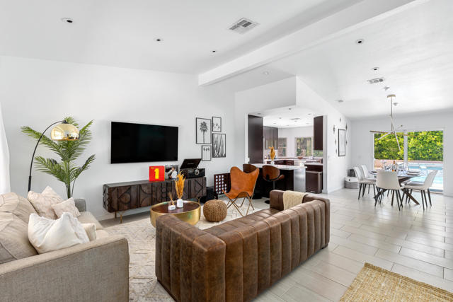2355 W Nicola Road, Palm Springs CA: https://media.crmls.org/mediaz/5ced6b28-06af-4d4f-b6e8-88410dff23d7.jpg