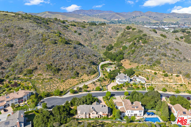 1772 Tamarack Street, Westlake Village CA: https://media.crmls.org/mediaz/5cedabec-e3b6-40af-8de4-0eb09671b3ff.jpg