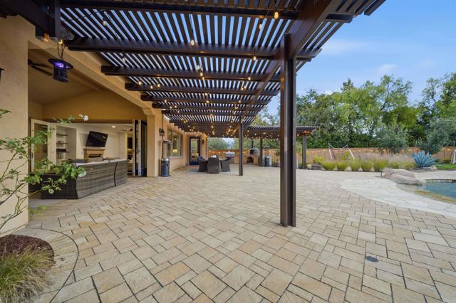 2914 Morning Creek Road, Chula Vista CA: https://media.crmls.org/mediaz/5cede276-a4ab-4125-ab0a-b8eb78301fb3.jpg