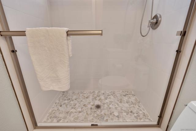 13710 Ahwahnee Way, Poway CA: https://media.crmls.org/mediaz/5cee2996-6748-4c52-91fe-2bb743b36bb0.jpg