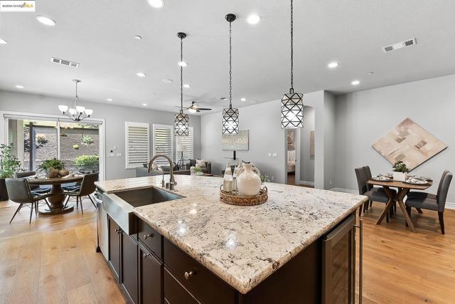 1627 Healing Rock Ct, Brentwood CA: https://media.crmls.org/mediaz/5cef2827-9675-47c1-bb2e-8ce9b7f65c7a.jpg