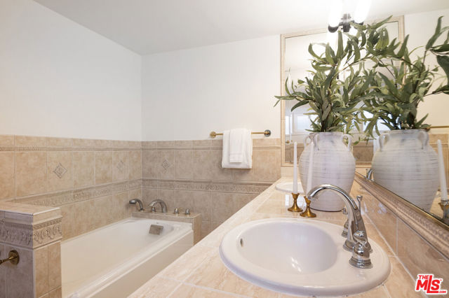 110 S Fuller Avenue, Los Angeles CA: https://media.crmls.org/mediaz/5cef3662-65a7-4fe0-8060-bd4f7b5cf7b0.jpg