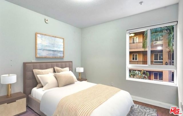 1401 S St Andrews Place, Los Angeles CA: https://media.crmls.org/mediaz/5cef43f4-daf5-4015-9ef0-69ef9630ffd6.jpg