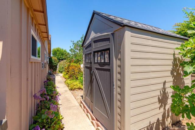 16498 Roca Dr, San Diego CA: https://media.crmls.org/mediaz/5cef9b98-8314-4245-917c-76f9b8228414.jpg