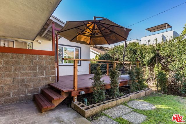 2324 Louella Avenue, Venice CA: https://media.crmls.org/mediaz/5cefbcaf-61ef-4755-9ff6-6b9699b917b5.jpg