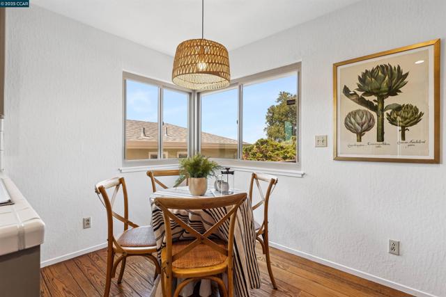 4051 Rhoda Ave, Oakland CA: https://media.crmls.org/mediaz/5cefbd83-93a8-4f3e-aa52-e0e112f4b96e.jpg