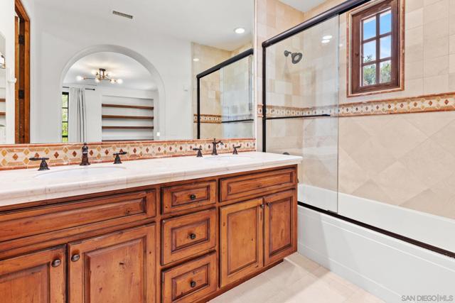 7975 Villas, San Diego CA: https://media.crmls.org/mediaz/5cf0a523-06a7-4933-8772-b36955e7edd5.jpg