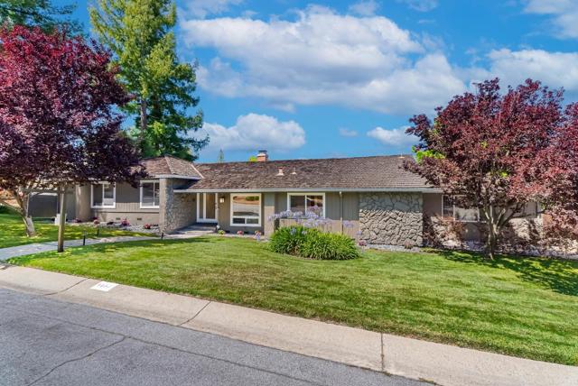 1405 Cedar Place, Los Altos CA: https://media.crmls.org/mediaz/5cf0a817-706f-45ea-a2e0-9f0a2f983ff8.jpg