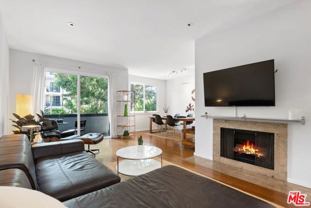 306 Bora Bora Way, Marina del Rey CA: https://media.crmls.org/mediaz/5cf11e76-9f97-4cb2-9bab-779add77d889.jpg
